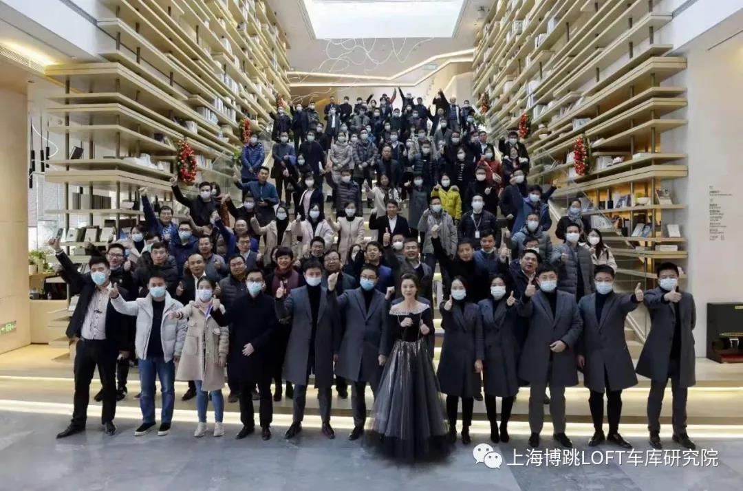 昌江全国一百多人在华侨城汉口道6号参观研讨LOFT专利车库技术！